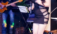 Hương Tràm vướng tin đồn sang Mỹ sinh con